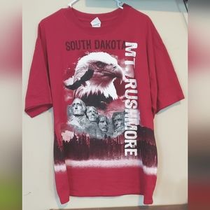 EUC South Dakota MT. Rushmore Tee